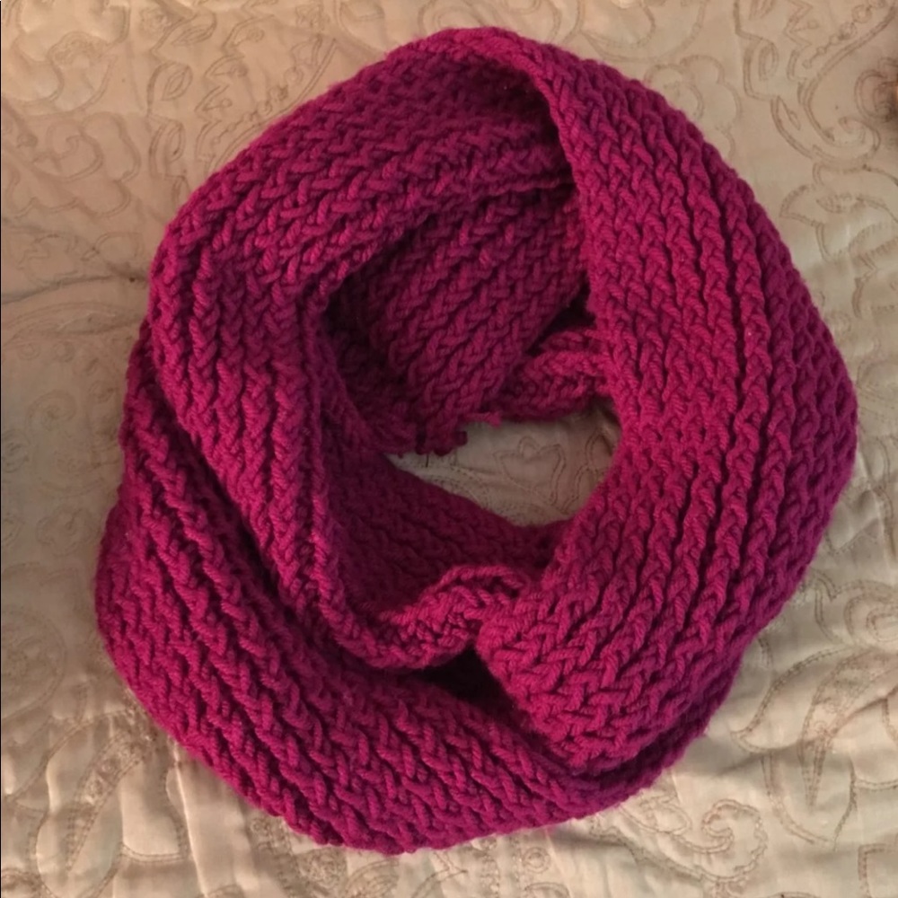 Scarf Accessory - Picture 4 of 4